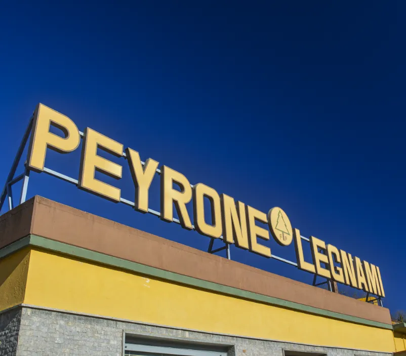 immagine dell'insegna di Peyrone Legnami